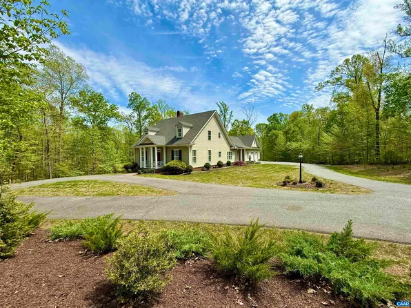 1025 Pelham Dr, Keswick, VA 22947