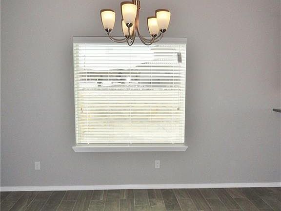 5th image of 886 Maple Park Ave