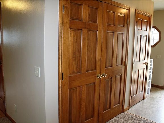 3rd image of 24 James Ct