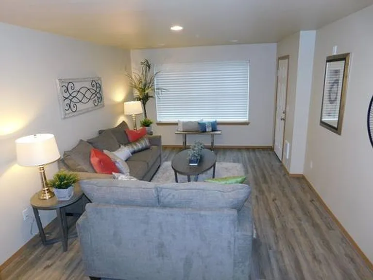 5915 Lake Grove St SW — Photo 12