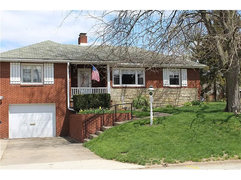 221 Crest Ave photo 1