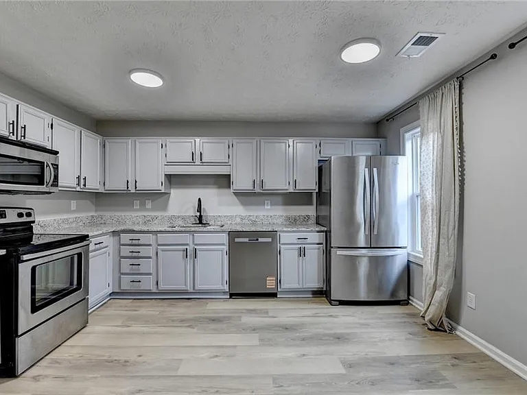 3876 Meadow Creek Dr — Photo 4