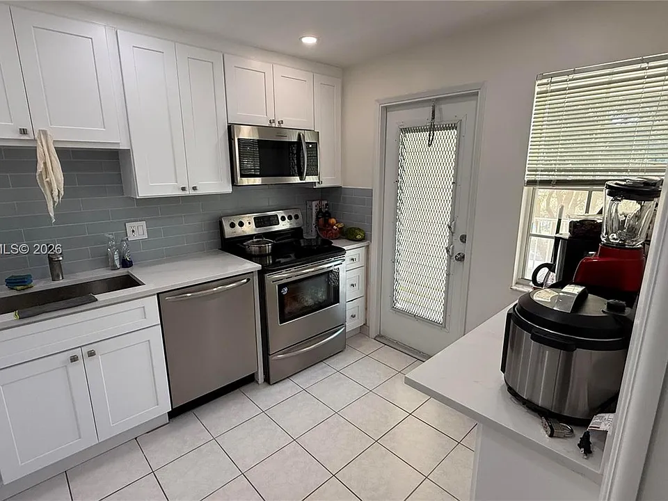2901 S Palm Aire Dr #408