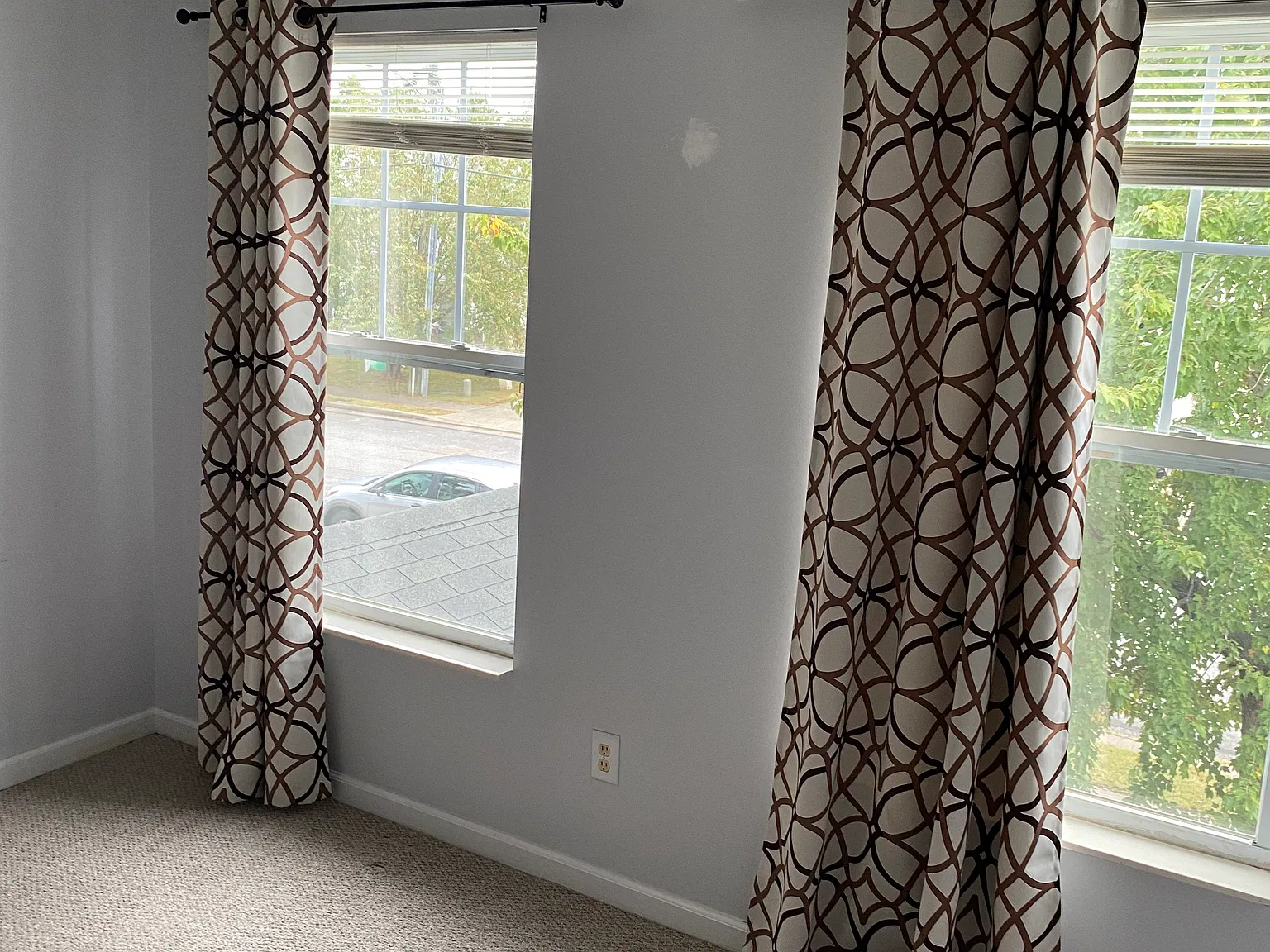 3 bed, 2.5 bath, 1833 sqft, $2,400 — Photo 3