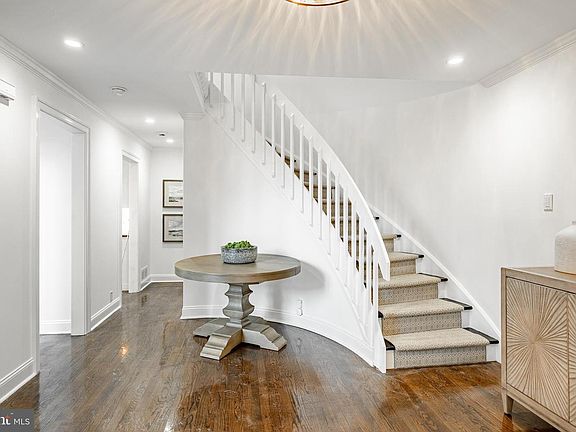 5th image of 1256 Round Hill Rd