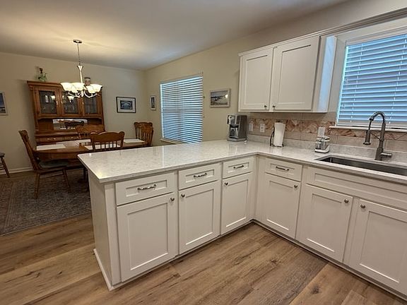 5th image of 2011 Bayswater Rd