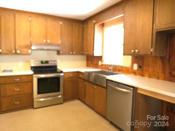 5th image of 260 Klutz St