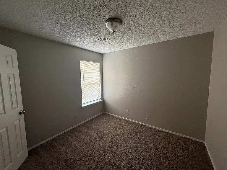 1533 E 67th Pl — Photo 12