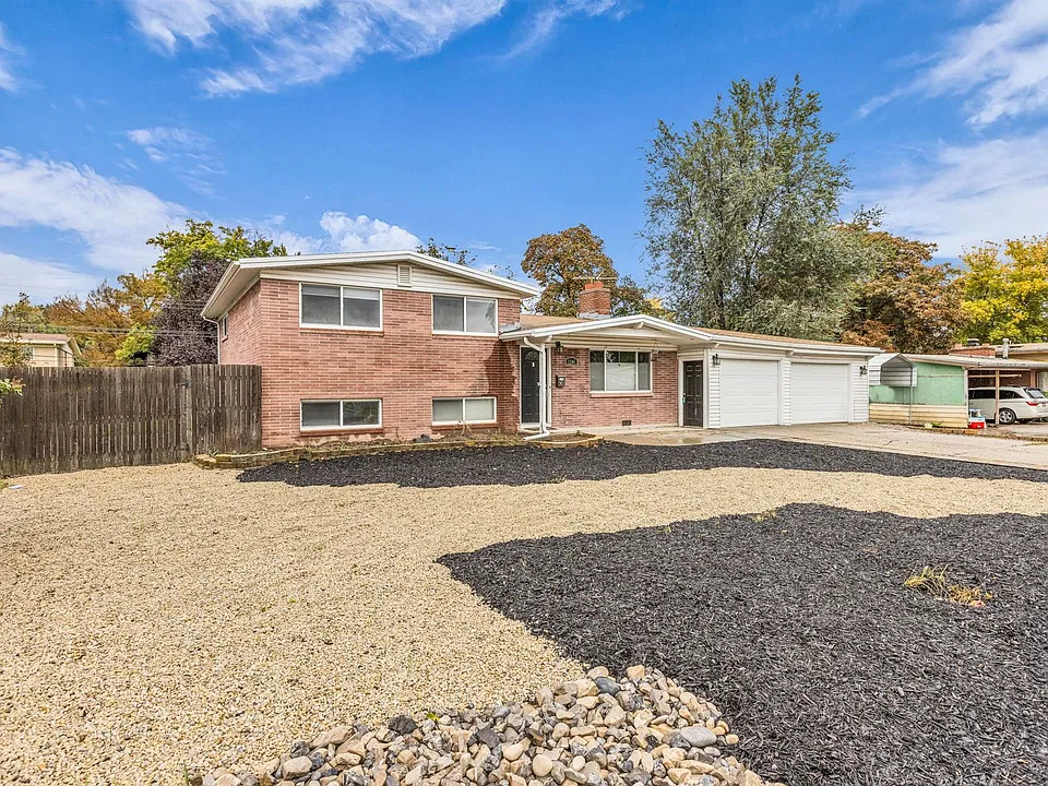 1246 E Hyland Lake Dr