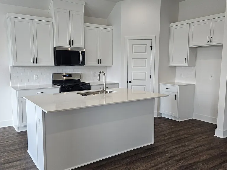 *Refrigerator is on the way
Gas stove/microwave/oven/dishwasher