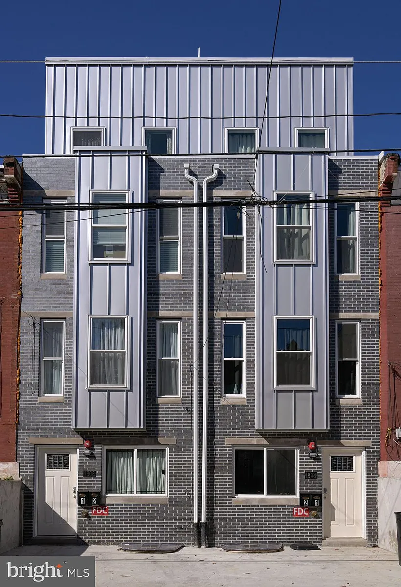 Building Photo - 1806 N Willington St #2