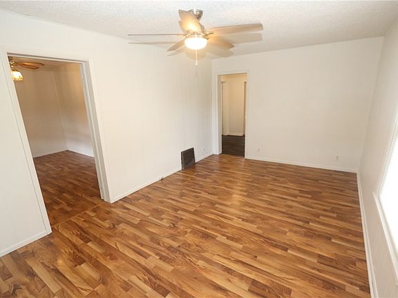 5th image of 705 W South 1st St