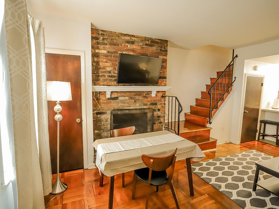 1st image of 256 S Alder St #256