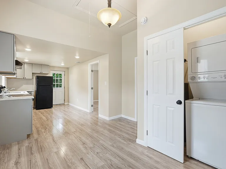 1025 Elliott Ave — Photo 24