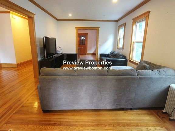 2nd image of 124 Columbia St #1C