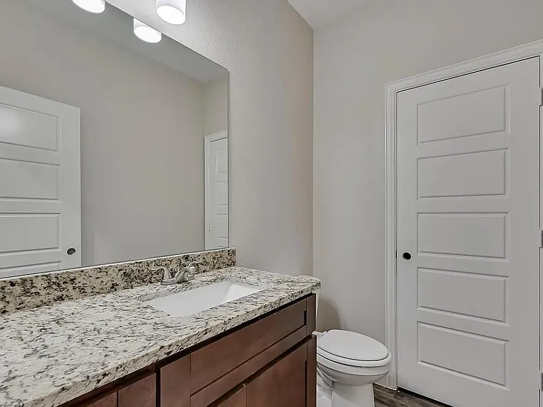 1707 Ash Crescent St — Photo 16