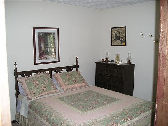 3rd image of 42 S Southview Dr