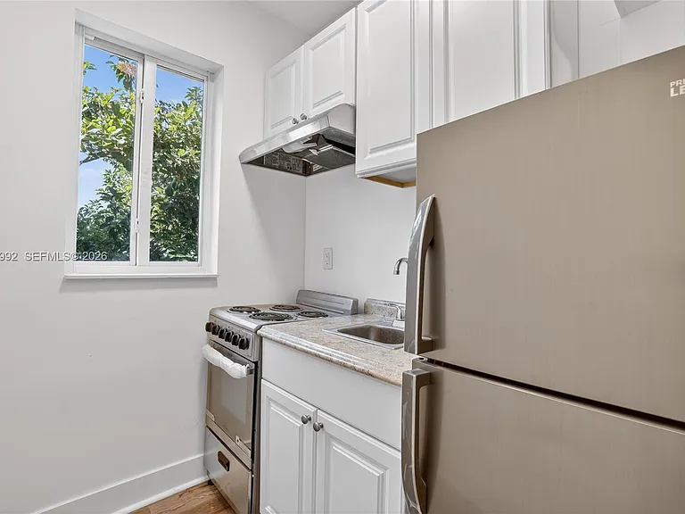 1630 SW 10th St #5 — Photo 8