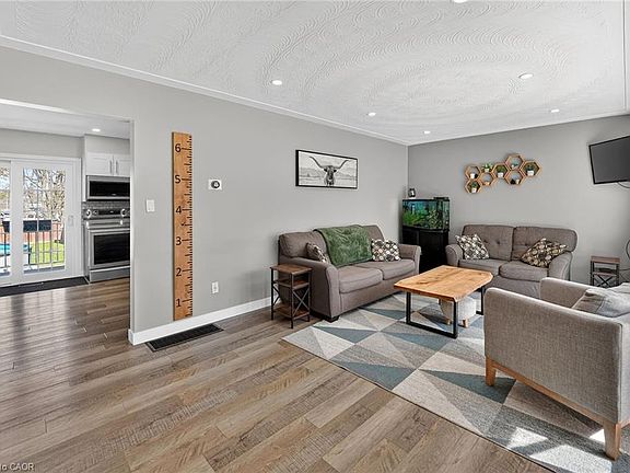5th image of 127 Ayr St