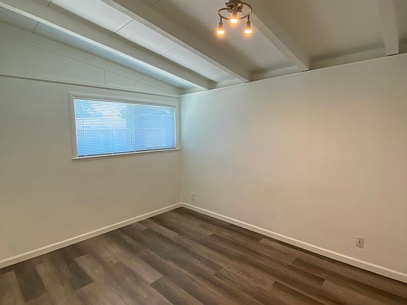 5th image of 1391 Torrance Ave