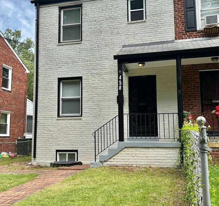 1st image of 458 Burns St SE