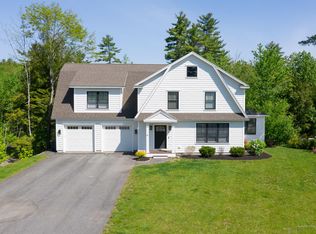 40 S Ridge Rd, Falmouth, ME 04105