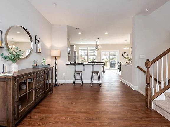 2nd image of 302 Dawson Pl