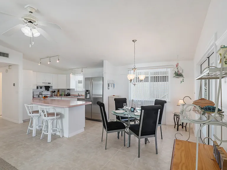 2804 Avenue C — Photo 9