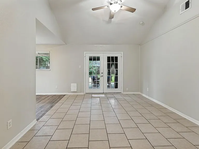 2623 Foliage Green Ln — Photo 3