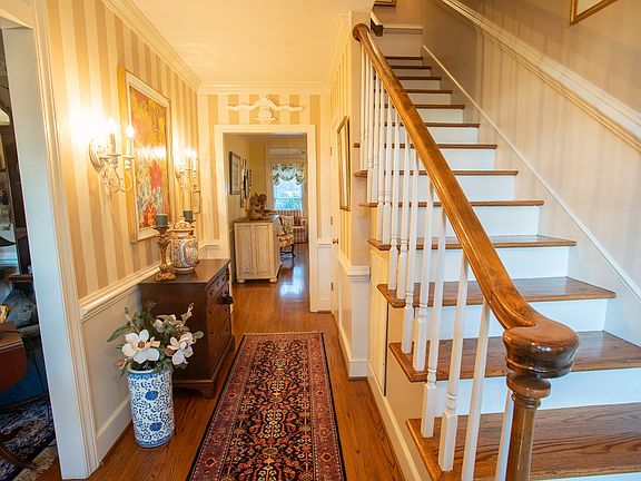 Great foyer hardwood floors 