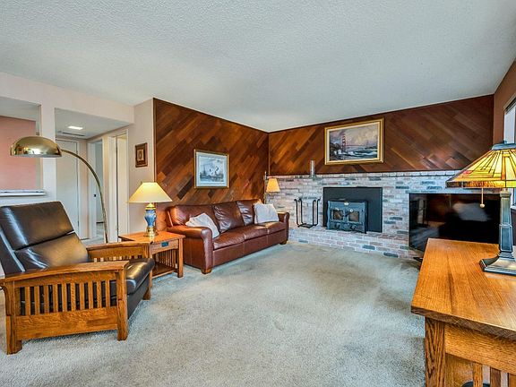3rd image of 2045 Clydesdale Way