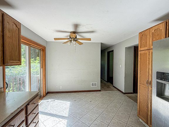 5th image of 370 S Allen ROAD