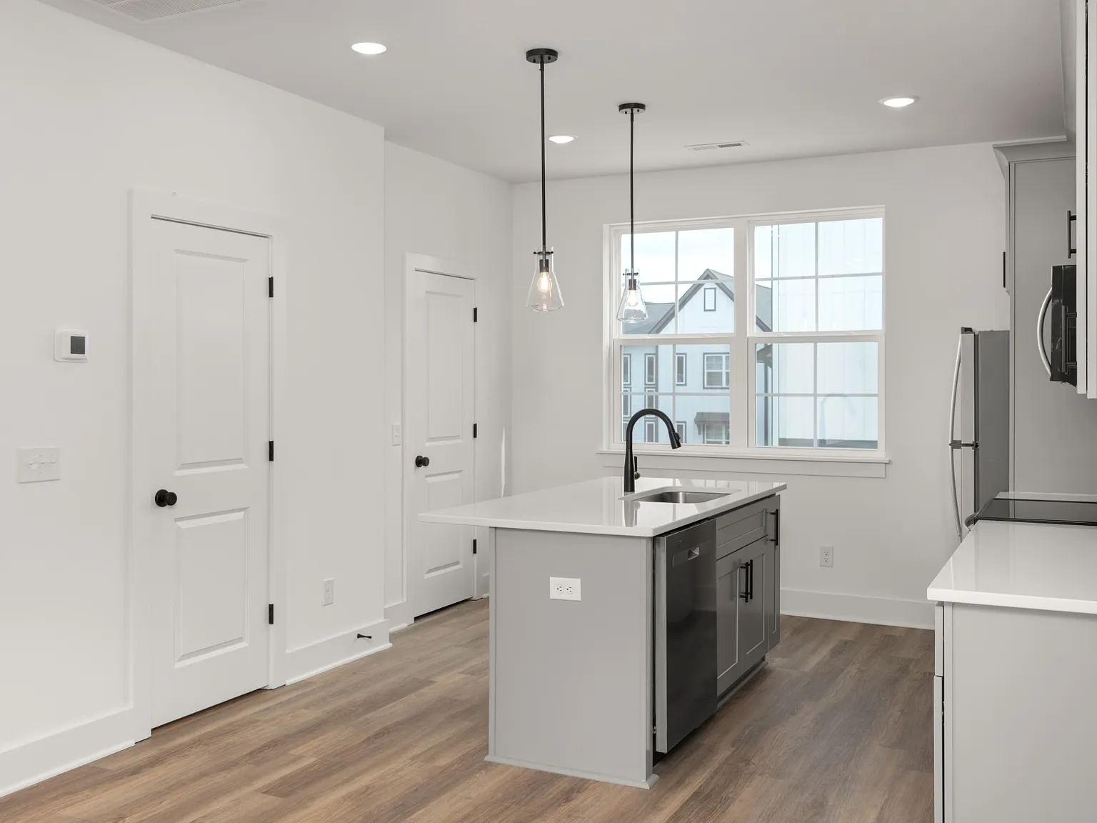 2 bed, 1371 sqft, $2,000 — Photo 3
