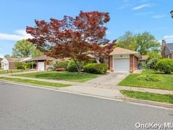 837 Dean Drive, Baldwin, NY 11510