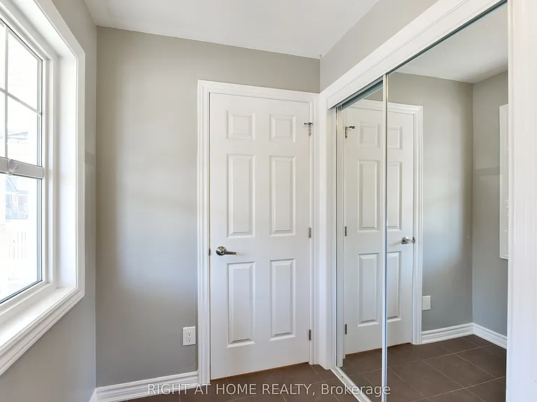 348 Gallantry Way — Photo 3