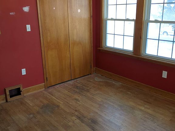 5th image of 3005 S Claremont Ave