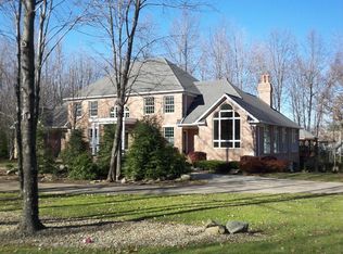 2165 Oak Haven Ct, Hermitage, PA 16148