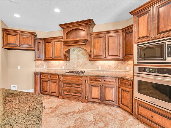 4th image of 1100 Southern Oaks Dr
