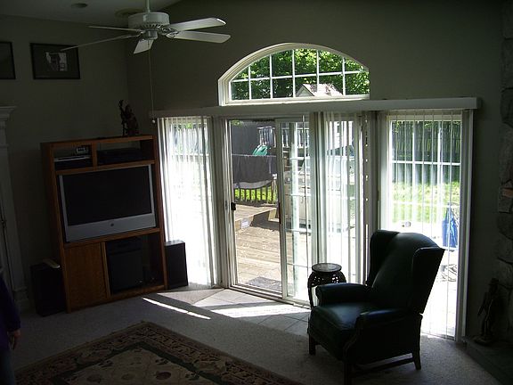 3rd image of 4222 Tonawanda Ave