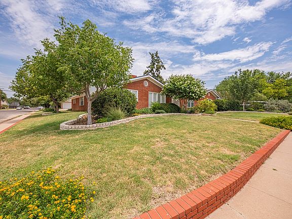 3rd image of 2828 Durant Dr