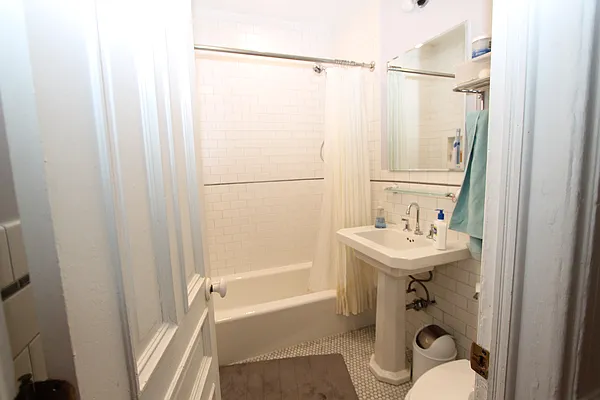 Rented by H.P. Greenfield Real Estate | media 15