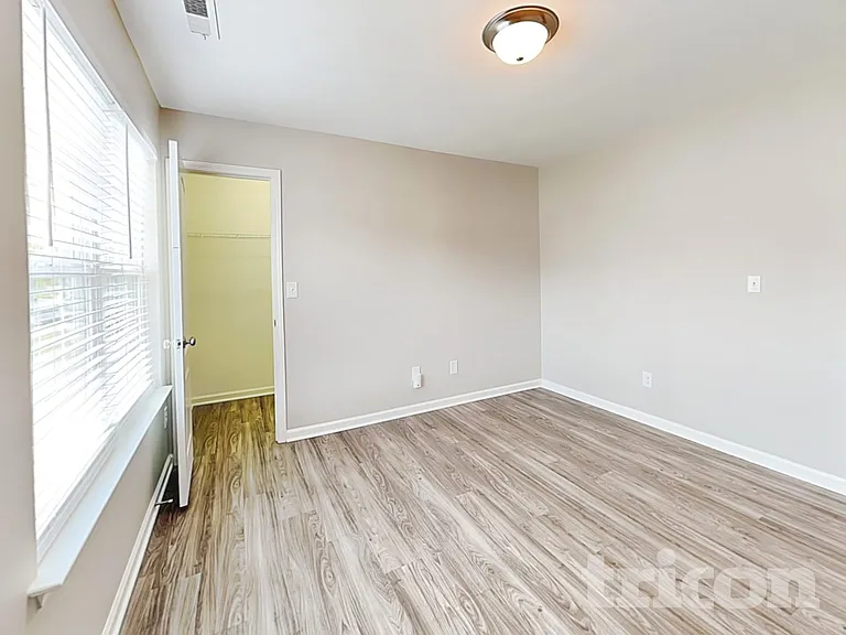 6235 Leslie Dr — Photo 12