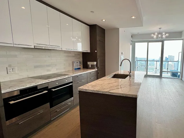 488 University Ave #4003 — Photo 7