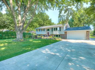 16840 N Manor Rd, Eden Prairie, MN 55346