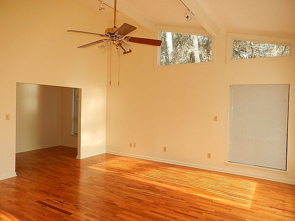 4th image of 2950 Bay Shore Dr