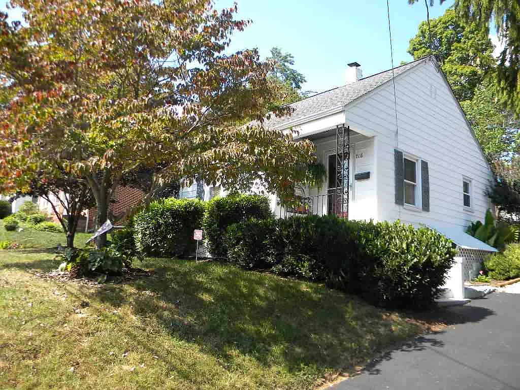 716 Cherry Hill Dr photo 1