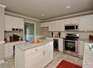 5229 Bridge Pointe Dr, Clemmons, NC 27012