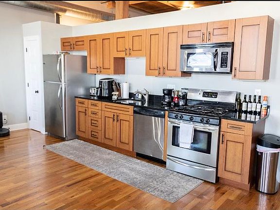 4th image of 2551 Trenton Ave #305