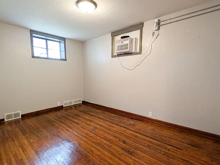 704 Hickory St — Photo 15