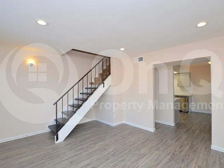 1418 E Knoll Cir #3 — Photo 2